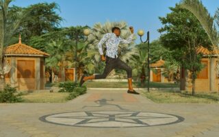 Persona feliz al aire libre